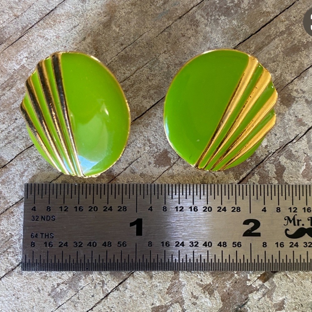 Vintage Lime Green Circle Pierced Stud Earrings Stripes Retro 80s Vibe Colorful - Picture 3 of 5